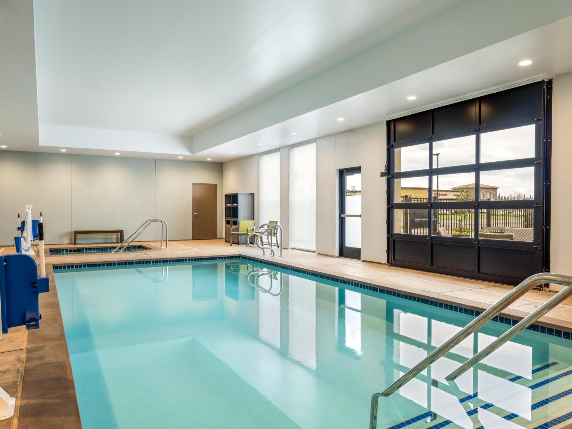 La Quinta Inn And Suites By Wyndham Линкольн Экстерьер фото